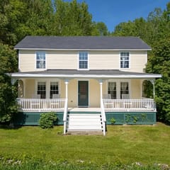 Cozy Farmhouse • Rural Views & Modern Kitchen