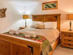 Cozy 6BR Catskills Getaway with Hot Tub