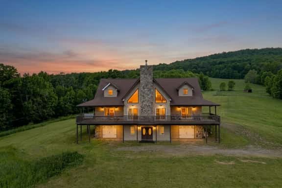 Massive 6BR 5BA Country Home with Central AC - Image 1