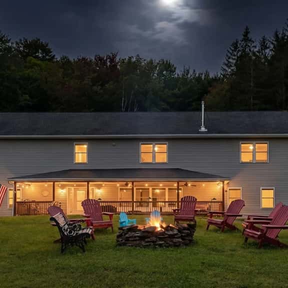 Catskills Retreats with 9BR /Central AC/Game Room - Image 1