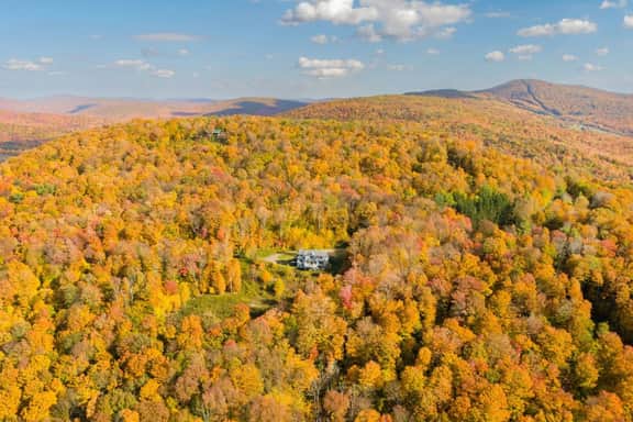 Stars, Sky & Mountain Views • Modern Upstate Stay