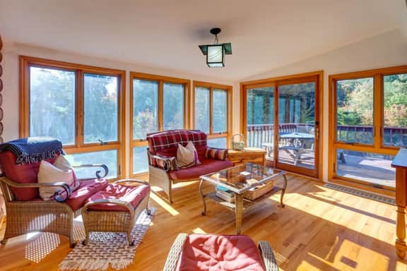 Cozy 6BR Catskills Getaway with Hot Tub