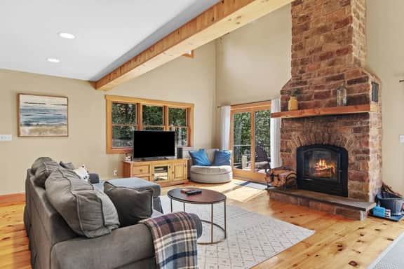 Warm & Woodsy Cabin Year-Round Escape