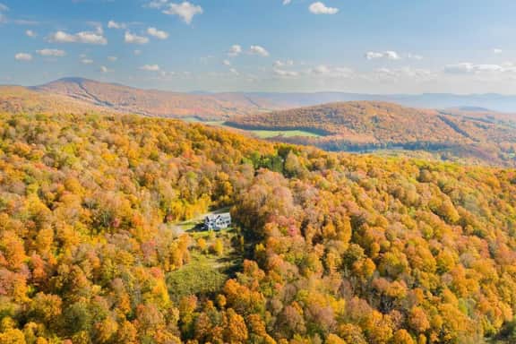 Stars, Sky & Mountain Views • Modern Upstate Stay