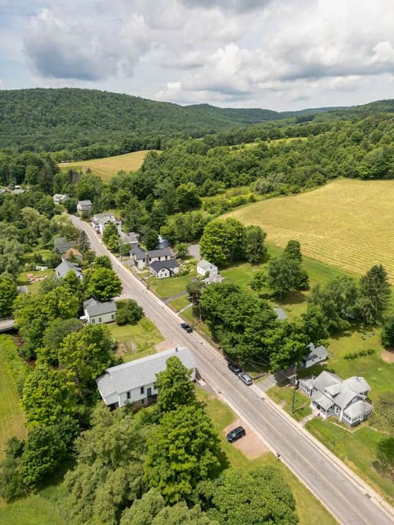 Vintage Catskills Home • Bucolic Views & Coziness
