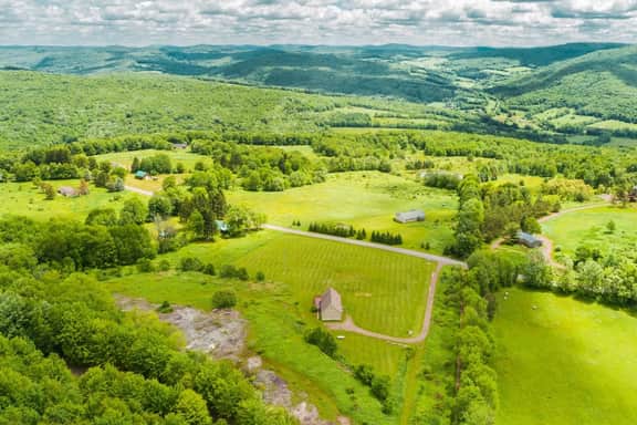 Cozy Catskills • Panoramic Views & Year-Round Fun - Image 4