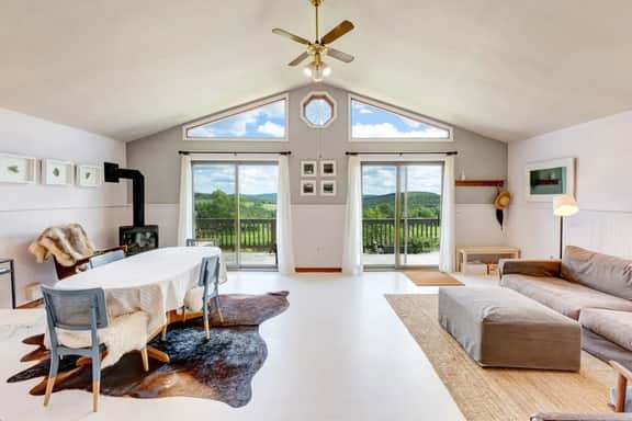 Quaint Catskills Cabin with Panoramic Views - Image 2