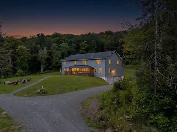 Catskills Retreats with 9BR /Central AC/Game Room - Image 4