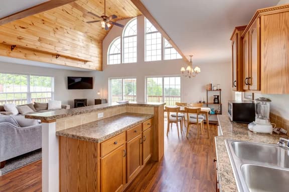 Cozy Catskills • Panoramic Views & Year-Round Fun