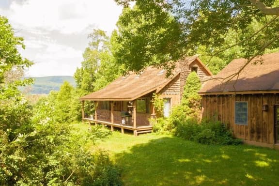 Cozy Rustic Log Cabin • Perfect Catskills Stay