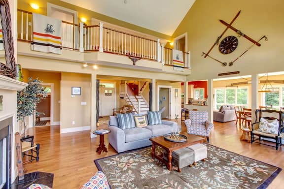 Stars, Sky & Mountain Views • Modern Upstate Stay