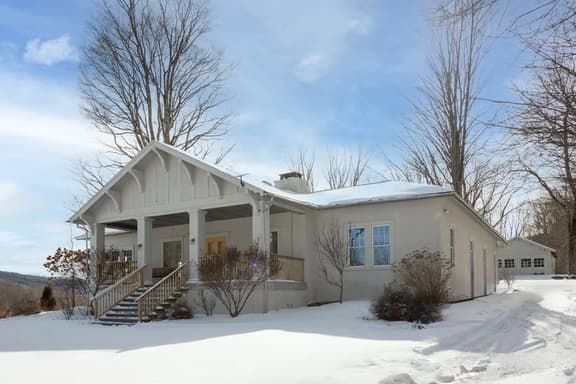 Luxe 3BR Getaway for 4 Seasons
