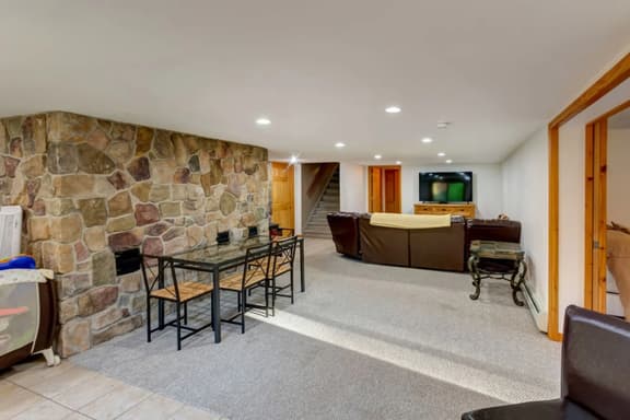 Cozy 6BR Catskills Getaway with Hot Tub