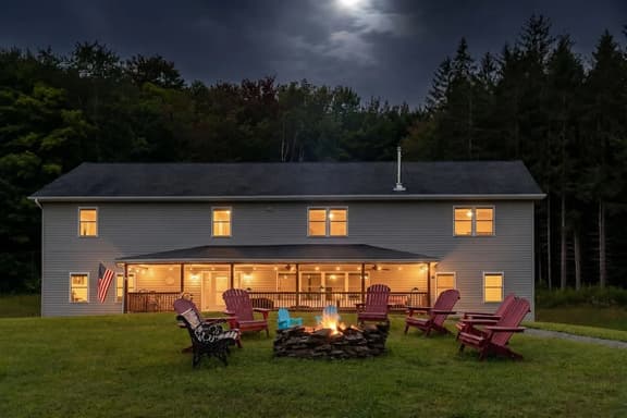 Catskills Retreats with 9BR /Central AC/Game Room - Image 1